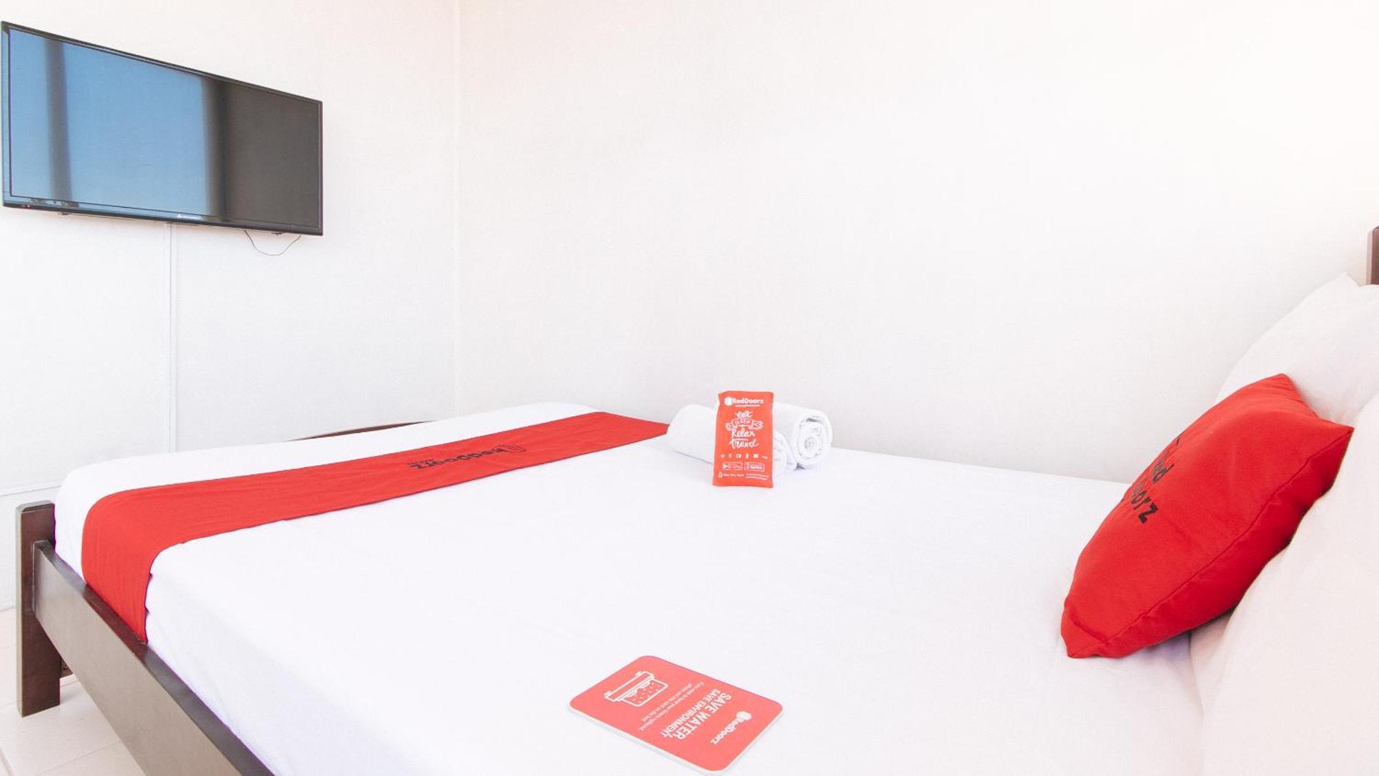 Reddoorz Plus @ E Rodriguez Corner Banawe Quezon City Εξωτερικό φωτογραφία