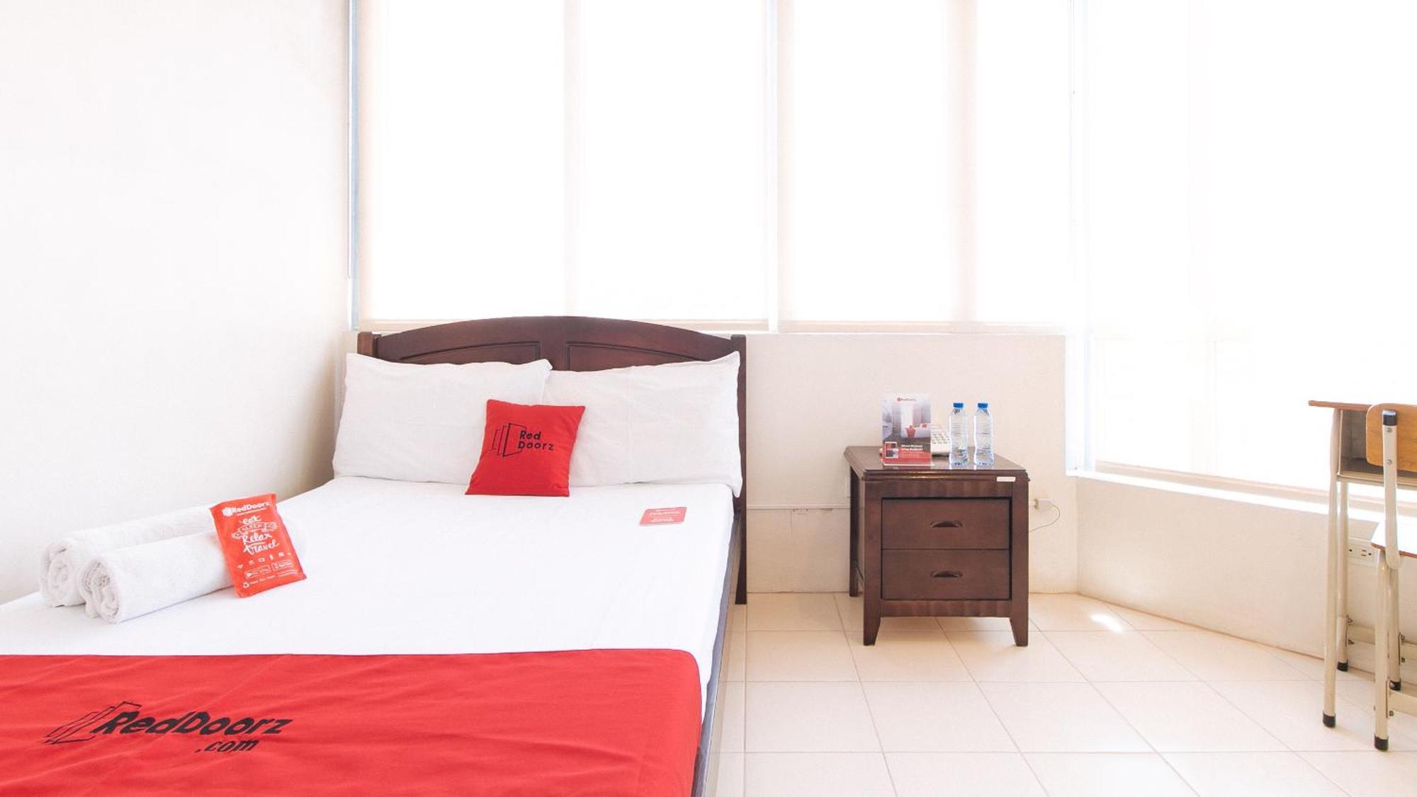 Reddoorz Plus @ E Rodriguez Corner Banawe Quezon City Εξωτερικό φωτογραφία
