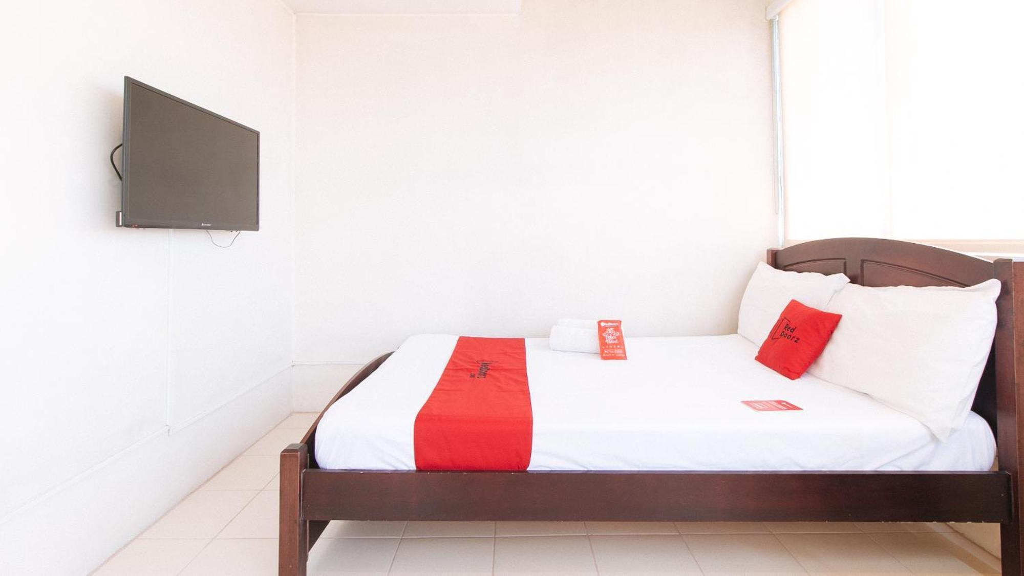 Reddoorz Plus @ E Rodriguez Corner Banawe Quezon City Εξωτερικό φωτογραφία