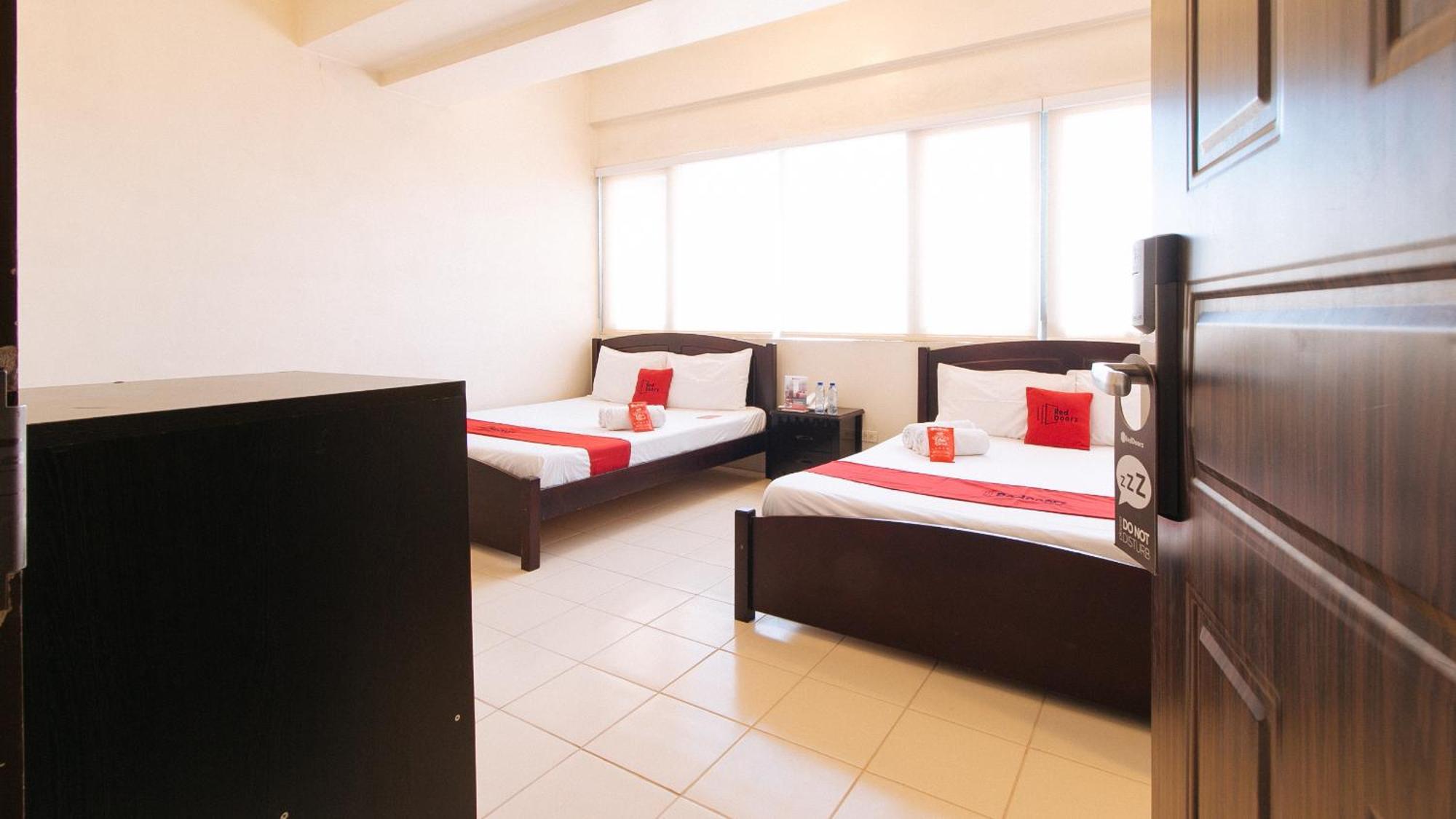 Reddoorz Plus @ E Rodriguez Corner Banawe Quezon City Εξωτερικό φωτογραφία