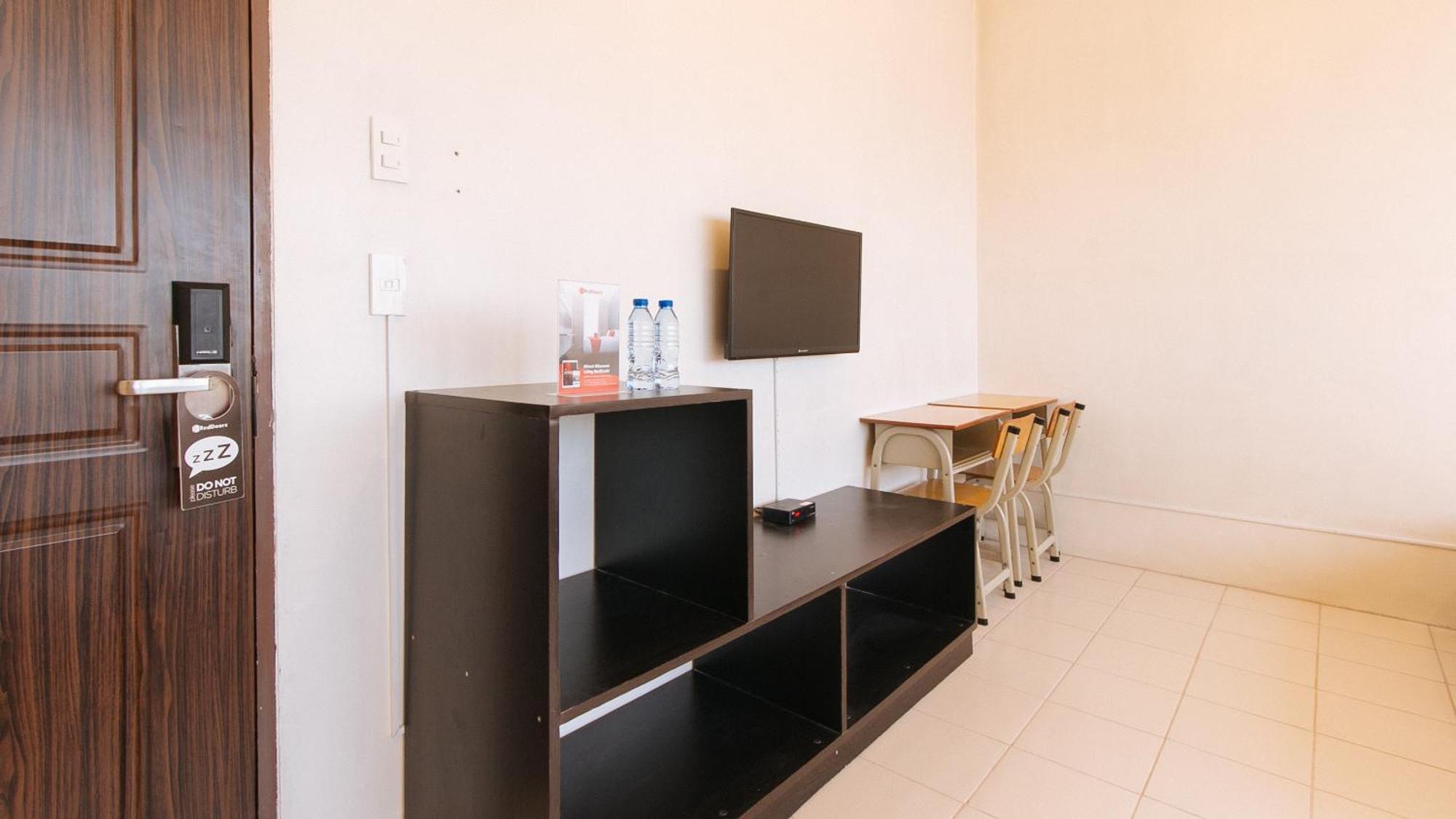 Reddoorz Plus @ E Rodriguez Corner Banawe Quezon City Εξωτερικό φωτογραφία