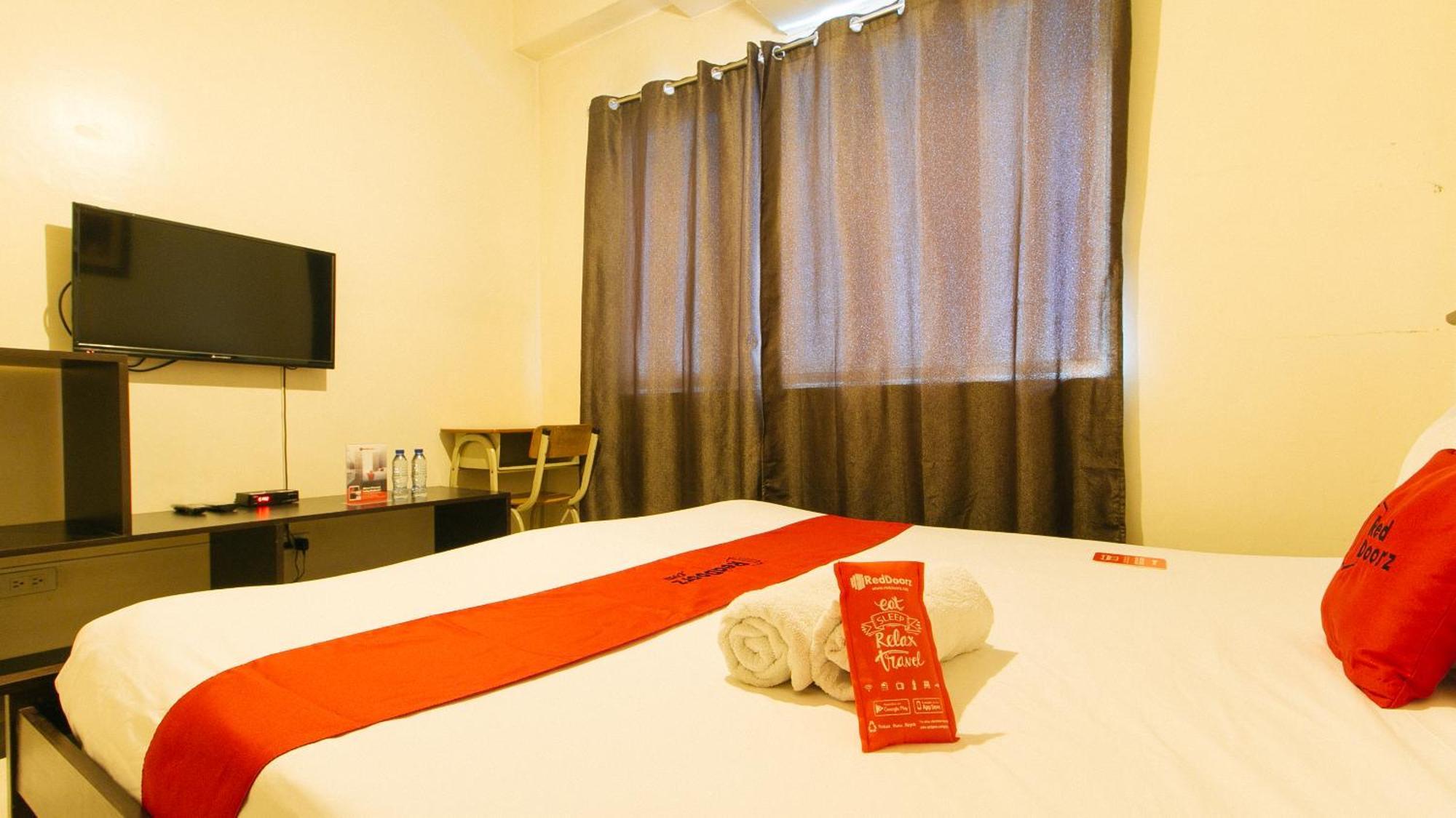 Reddoorz Plus @ E Rodriguez Corner Banawe Quezon City Εξωτερικό φωτογραφία