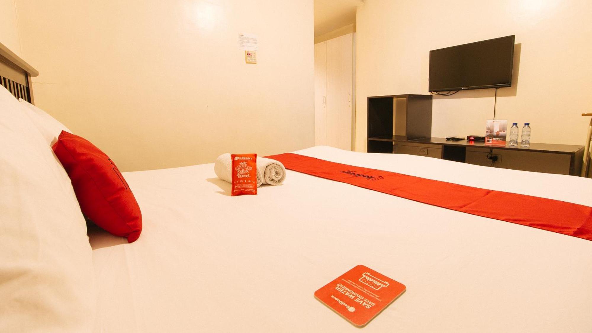 Reddoorz Plus @ E Rodriguez Corner Banawe Quezon City Εξωτερικό φωτογραφία