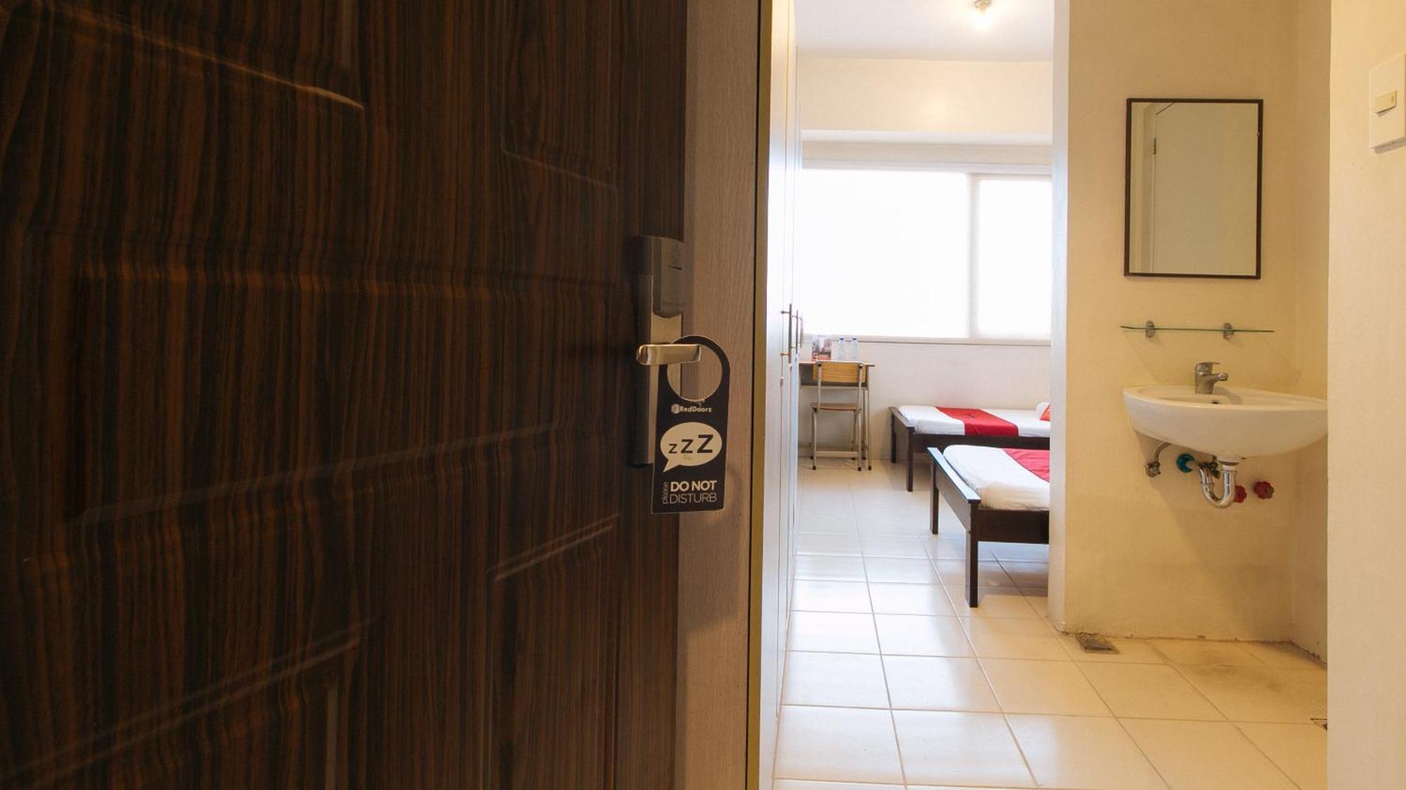 Reddoorz Plus @ E Rodriguez Corner Banawe Quezon City Εξωτερικό φωτογραφία
