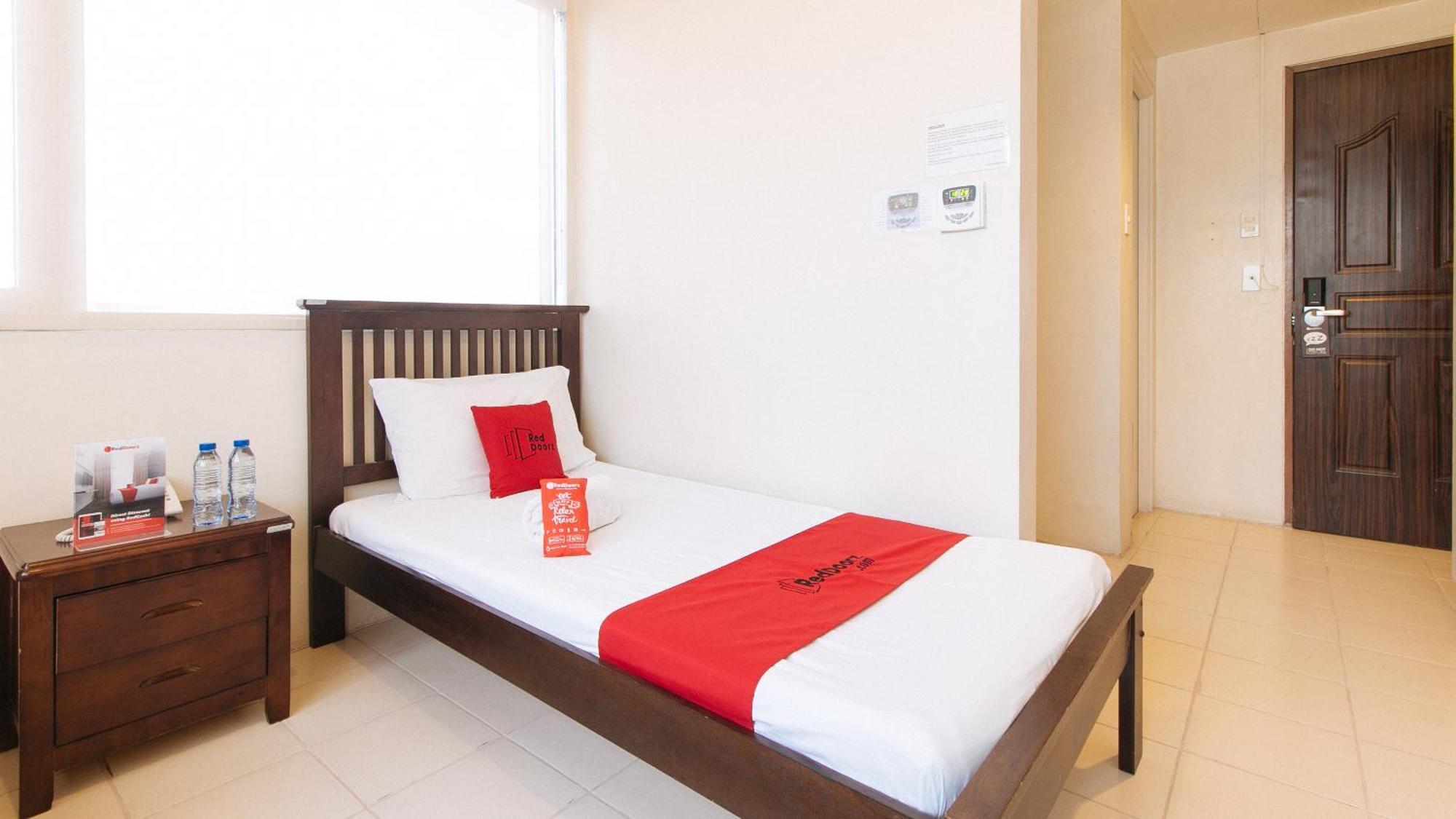 Reddoorz Plus @ E Rodriguez Corner Banawe Quezon City Εξωτερικό φωτογραφία