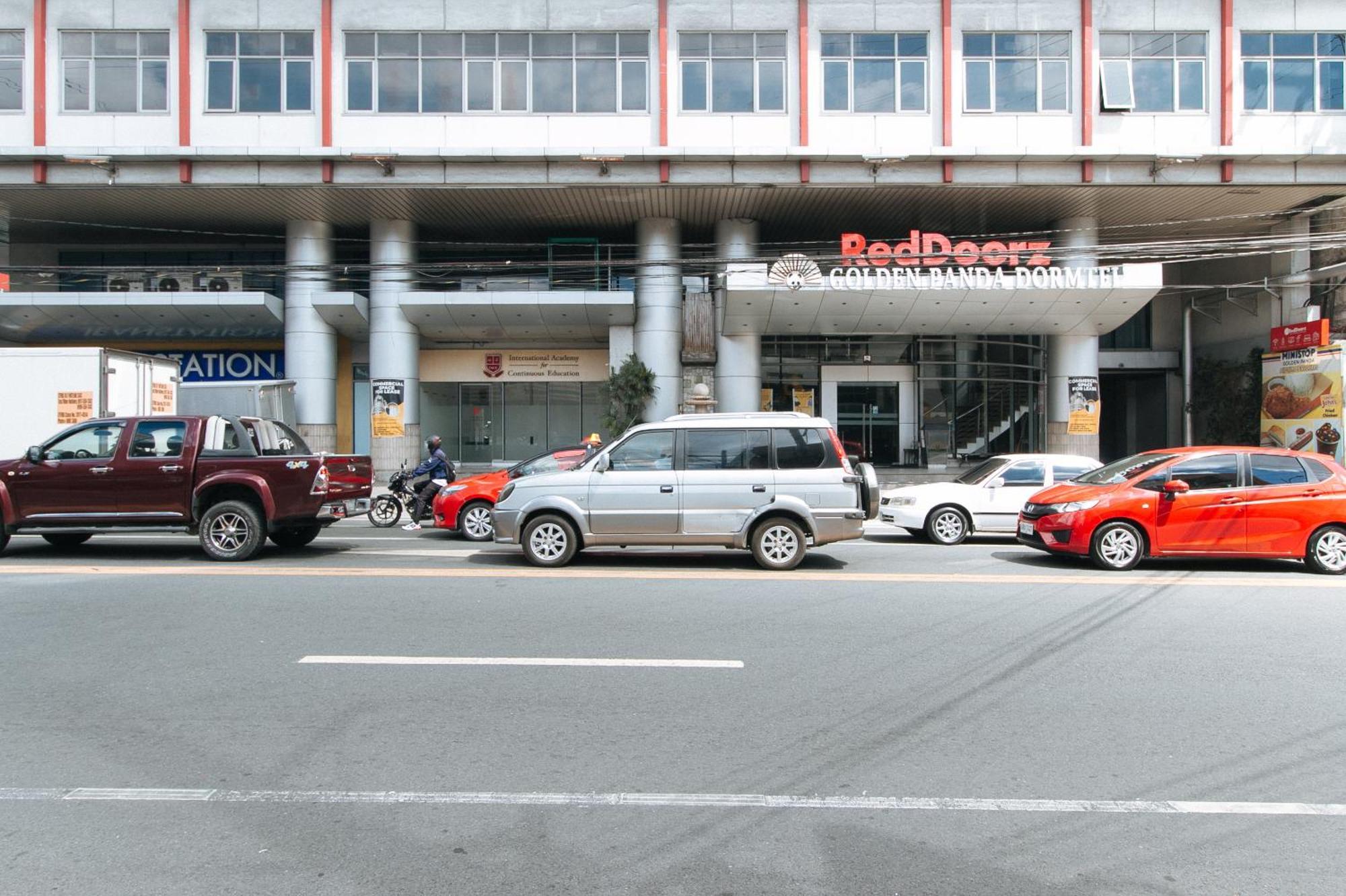 Reddoorz Plus @ E Rodriguez Corner Banawe Quezon City Εξωτερικό φωτογραφία